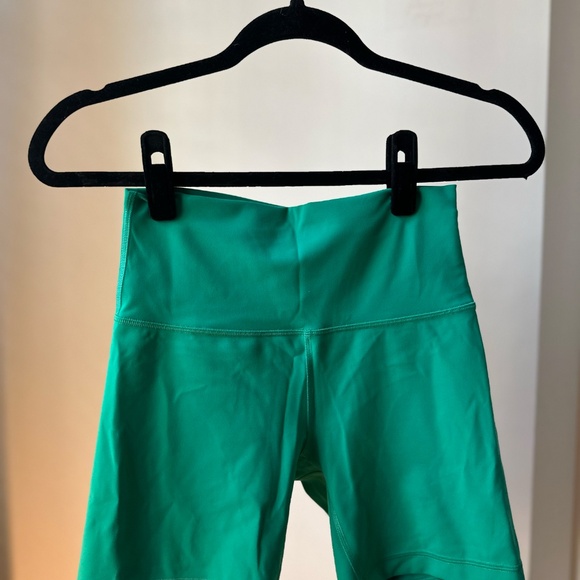 Lululemon Set – Green Top & High-Rise Shorts - Picture 6 of 6
